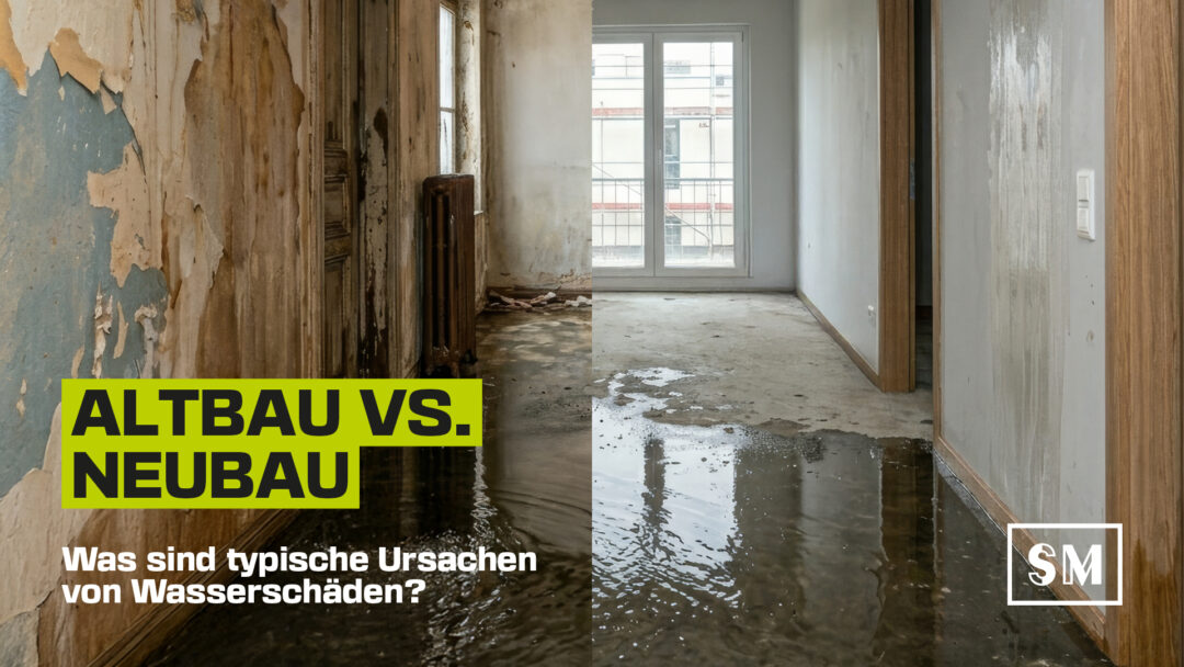 Vergleich von Wasserschäden in einem maroden Altbau mit blätternder Tapete und einem modernen Neubau mit Pfützen auf dem Estrichboden. Text im Bild: Altbau vs. Neubau - Was sind typische Ursachen von Wasserschäden?